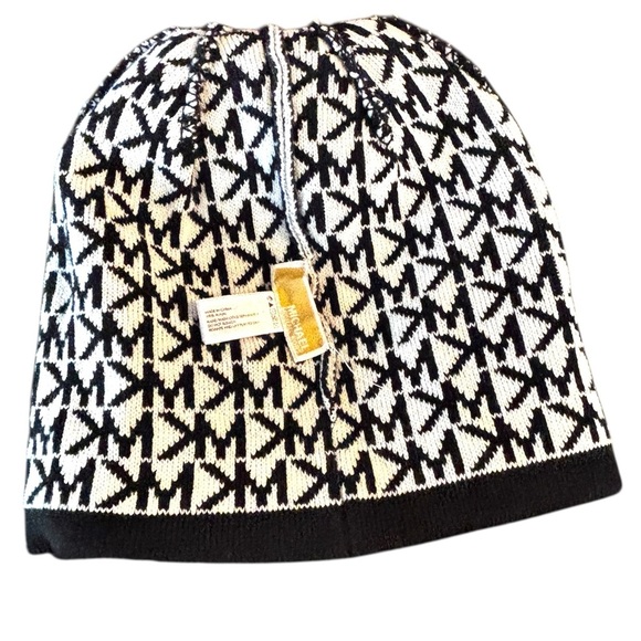 Michael Kors Black and White Knit Beanie NWT hat cuffed logo OS - Picture 3 of 5